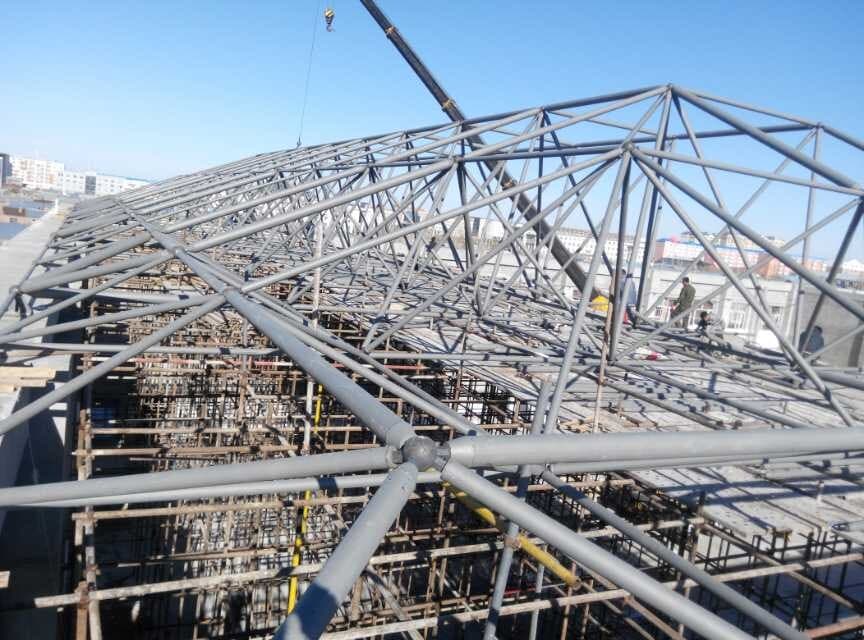 北流商贸城屋顶网架工程